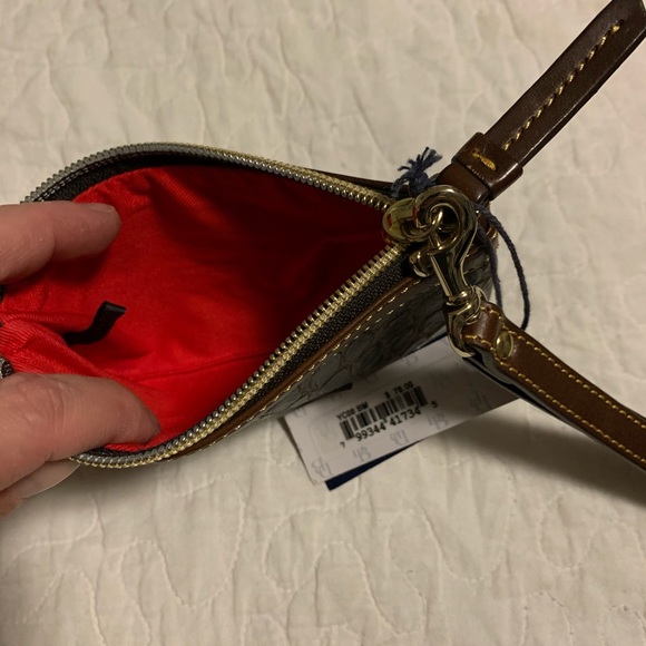 Dooney & Bourke clutch - Picture 4 of 5